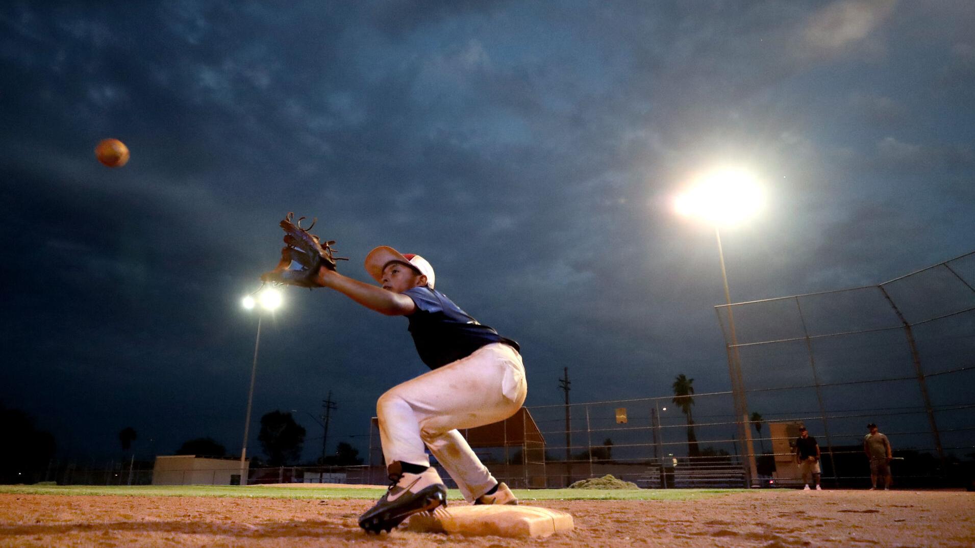 Una familia de ճܳó dio nueva vida a la liga infantil de beisbol Los Niños